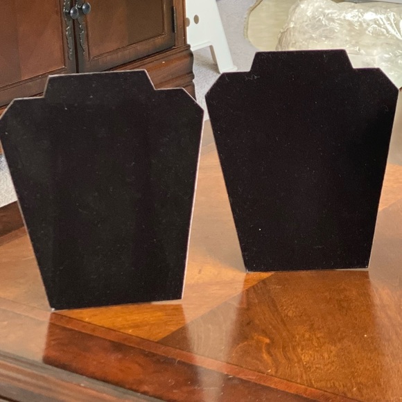 Three Velvet Necklace Stands in Black - Picture 4 of 4